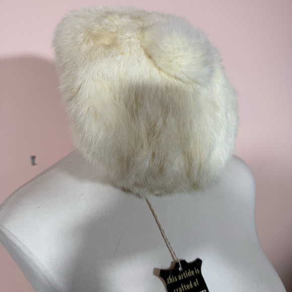 Vintage 1940’s White Rabbit Fur Barrett Winter Hat with Pom Pom - Picture 4 of 15